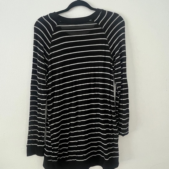 Black and white stripped long sleve dress - Picture 3 of 3